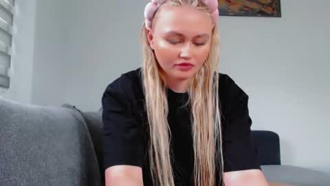 Snapshot of melani_a chatting on 14, 7, 2026 Melania online show from 14, 7, 2026