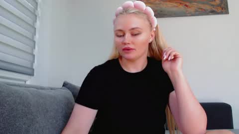 Snapshot of melani_a chatting on 22, 7, 2026 Melania online show from 22, 7, 2026