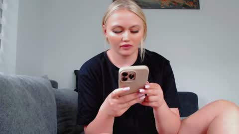 Snapshot of melani_a chatting on 26, 7, 2026 Melania online show from 26, 7, 2026