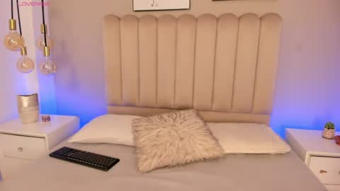 Snapshot of melanie_hillz chatting on 7, 7, 2026 Melanie online show from 7, 7, 2026