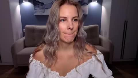 Melanie Bennett online show from 16, 11, 2025