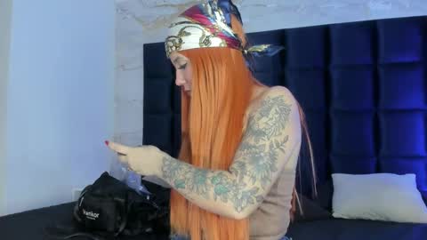 Melanie Roux online show from 18, 9, 2025