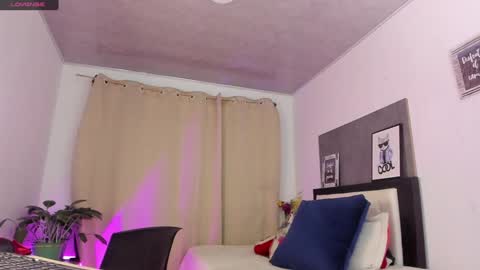 Snapshot of melaniie_roussel chatting on 25, 1, 2025 melaniie_roussel online show from 25, 1, 2025