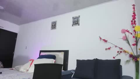 melaniie_roussel online show from 3, 12, 2025