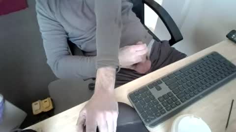 Snapshot of melbguy_075 chatting on 28, 10, 2025 melbguy_075 online show from 28, 10, 2025