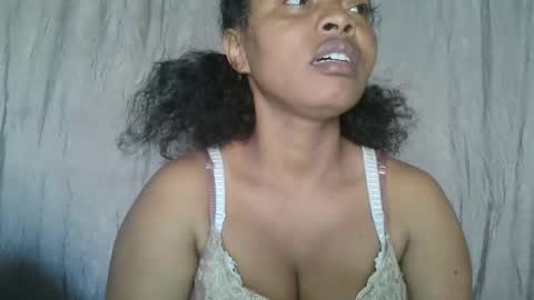 Snapshot of meld2599 chatting on 14, 10, 2025 meld2599 online show from 14, 10, 2025