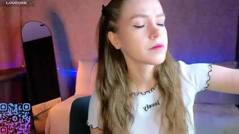 Melee Eva - Thumbs Up please  online show from 12, 4, 2026