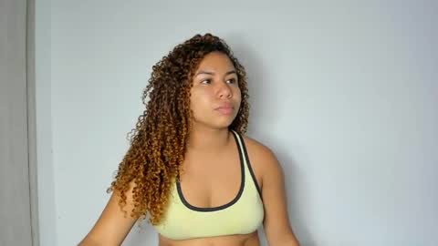 Snapshot of melinamartins chatting on 31, 5, 2026 M E L I N A online show from 31, 5, 2026