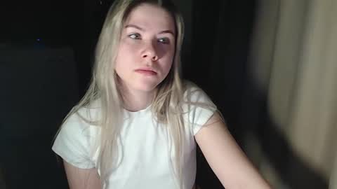 Snapshot of melissa__ray chatting on 19, 12, 2024 Melissa Ray online show from 19, 12, 2024