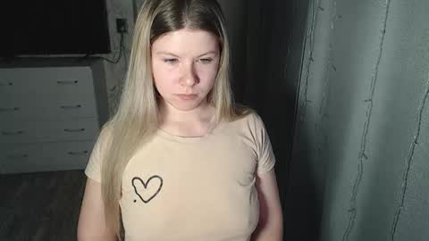 Snapshot of melissa__ray chatting on 5, 2, 2025 Melissa Ray online show from 5, 2, 2025