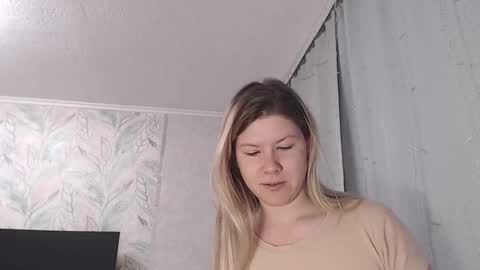 Snapshot of melissa__ray chatting on 6, 2, 2025 Melissa Ray online show from 6, 2, 2025