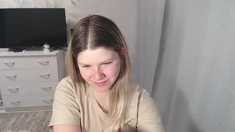 Snapshot of melissa__ray chatting on 3, 3, 2025 Melissa Ray online show from 3, 3, 2025