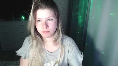 Snapshot of melissa__ray chatting on 5, 3, 2025 Melissa Ray online show from 5, 3, 2025