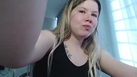 Snapshot of melissa__ray chatting on 11, 3, 2025 Melissa Ray online show from 11, 3, 2025