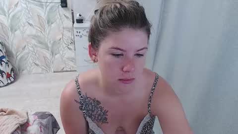 Snapshot of melissa__ray chatting on 17, 9, 2025 Melissa Ray online show from 17, 9, 2025