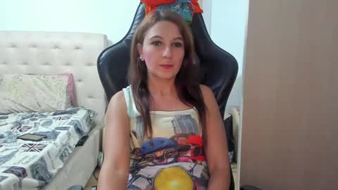 Snapshot of mellbell_ chatting on 22, 10, 2025 MellyMell online show from 22, 10, 2025