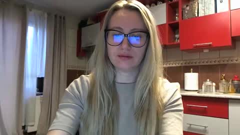 Snapshot of melly_rosey chatting on 3, 2, 2026 Melly online show from 3, 2, 2026