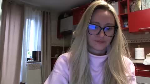 Snapshot of melly_rosey chatting on 5, 2, 2026 Melly online show from 5, 2, 2026