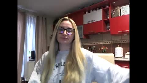 Snapshot of melly_rosey chatting on 11, 2, 2026 Melly online show from 11, 2, 2026