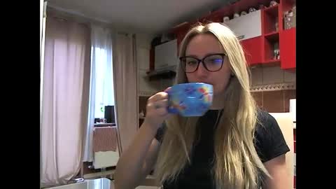 Snapshot of melly_rosey chatting on 12, 2, 2026 Melly online show from 12, 2, 2026