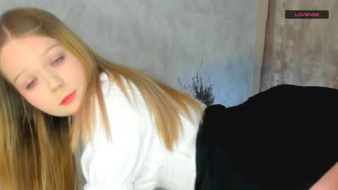 Snapshot of melmooon chatting on 2, 12, 2024 MelMooon online show from 2, 12, 2024