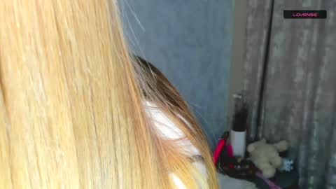 Snapshot of melmooon chatting on 4, 1, 2025 MelMooon online show from 4, 1, 2025