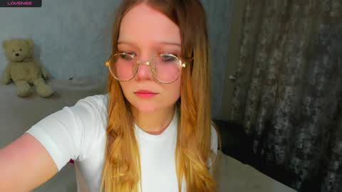 Snapshot of melmooon chatting on 1, 2, 2025 MelMooon online show from 1, 2, 2025