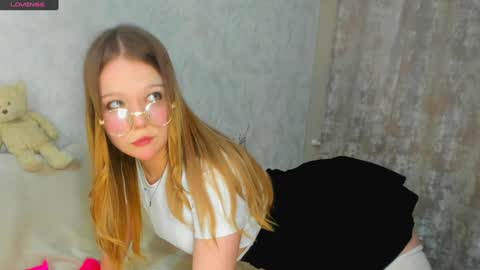 Snapshot of melmooon chatting on 3, 2, 2025 MelMooon online show from 3, 2, 2025