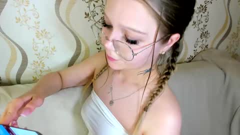 Snapshot of melmooon chatting on 9, 9, 2025 MelMooon online show from 9, 9, 2025