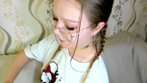 Snapshot of melmooon chatting on 11, 9, 2025 MelMooon online show from 11, 9, 2025