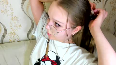 Snapshot of melmooon chatting on 15, 9, 2025 MelMooon online show from 15, 9, 2025