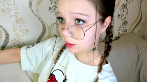 Snapshot of melmooon chatting on 21, 9, 2025 MelMooon online show from 21, 9, 2025