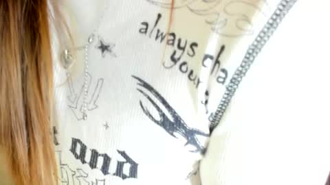 Snapshot of melmooon chatting on 4, 10, 2025 MelMooon online show from 4, 10, 2025