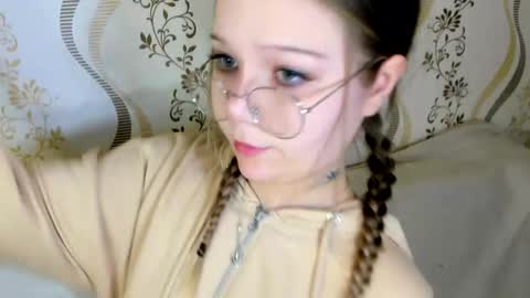 Snapshot of melmooon chatting on 7, 10, 2025 MelMooon online show from 7, 10, 2025