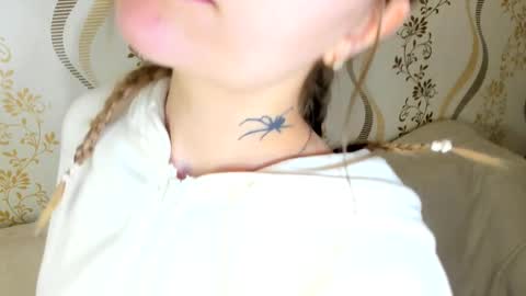 Snapshot of melmooon chatting on 11, 10, 2025 MelMooon online show from 11, 10, 2025