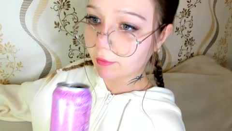 Snapshot of melmooon chatting on 13, 10, 2025 MelMooon online show from 13, 10, 2025