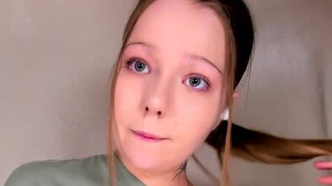 Snapshot of melmooon chatting on 4, 6, 2026 MelMooon online show from 4, 6, 2026