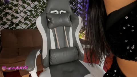 Snapshot of melody_cute10 chatting on 8, 2, 2025 melody_cute10 online show from 8, 2, 2025