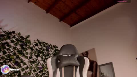 Snapshot of melody_cute10 chatting on 22, 2, 2025 melody_cute10 online show from 22, 2, 2025