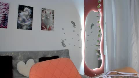 Snapshot of melody_cute10 chatting on 12, 9, 2025 melody_cute10 online show from 12, 9, 2025