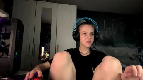 Hi Im Aria 18 years old online show from 12, 10, 2025