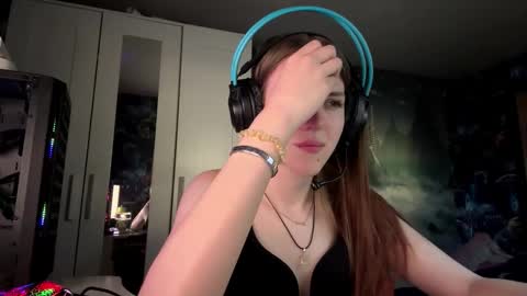 Hi Im Aria 18 years old online show from 17, 10, 2025