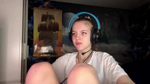 Hi Im Aria 18 years old online show from 12, 11, 2025