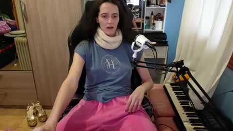 Snapshot of memisecrets chatting on 21, 12, 2025 Megumi Aina online show from 21, 12, 2025