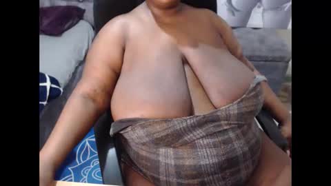 Snapshot of mency1980 chatting on 4, 11, 2025 bigboobsass online show from 4, 11, 2025