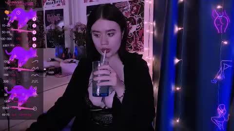 Snapshot of meow_marie chatting on 28, 10, 2025 meow marie online show from 28, 10, 2025