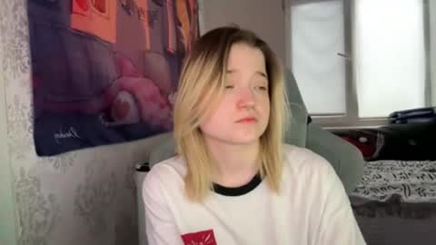 Snapshot of meowki4 chatting on 1, 1, 2025 meowme online show from 1, 1, 2025