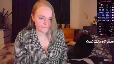Snapshot of meowut chatting on 11, 3, 2025 Mary online show from 11, 3, 2025
