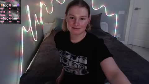 Snapshot of meowwmirra chatting on 1, 7, 2026 Mirrra online show from 1, 7, 2026