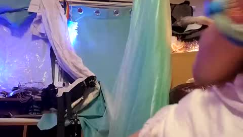 gurlnips online show from 21, 1, 2025